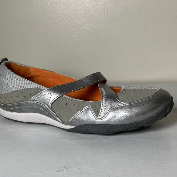 Privo by Clarks Women's Comfort Flat Slip-On Shoes Size 9.5M White Silver Casual - Picture 7 of 15